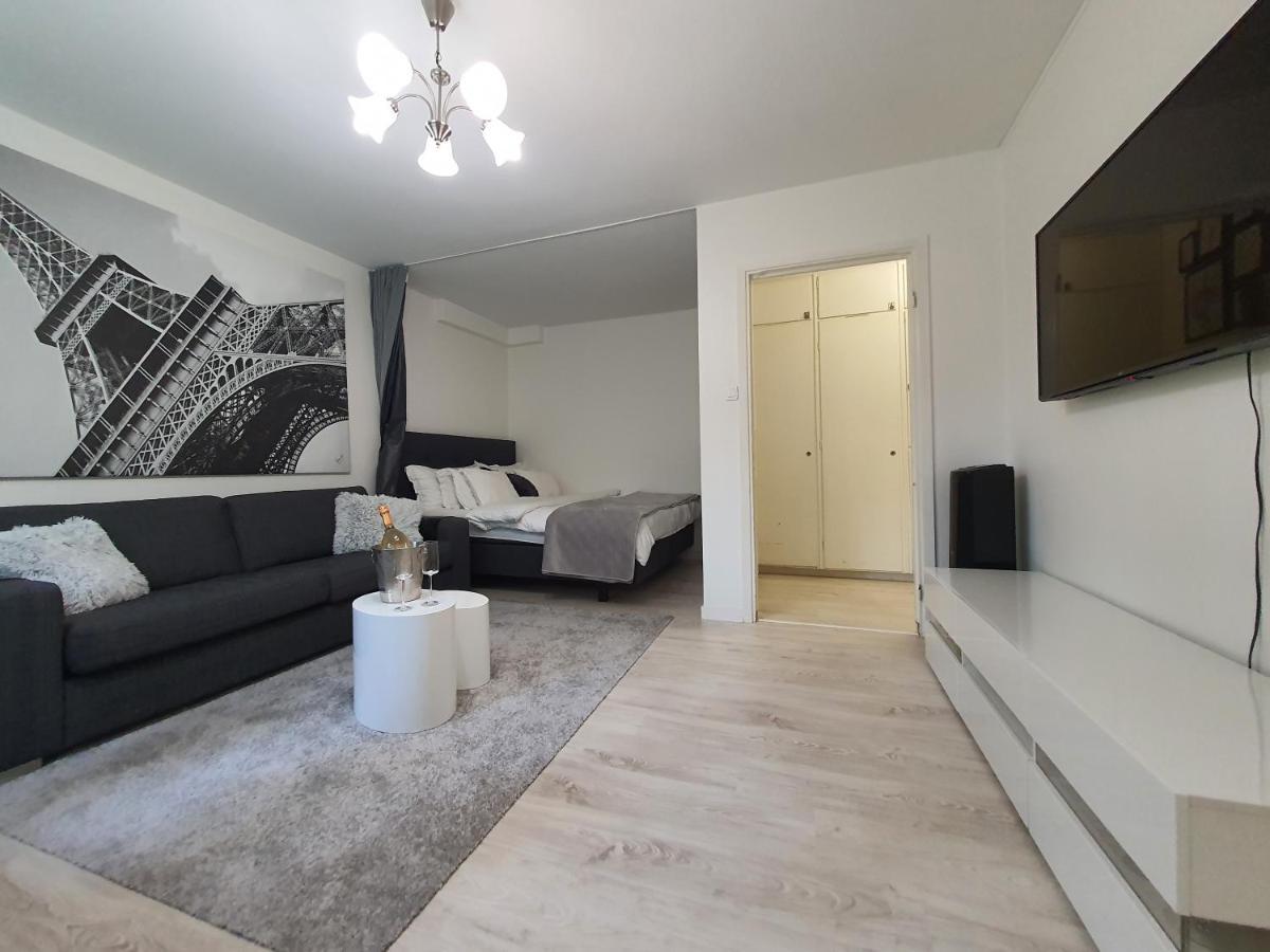 Close To The Metro And The Beach!!! With A View Of The Scandinavian Forest Stockholm Kültér fotó
