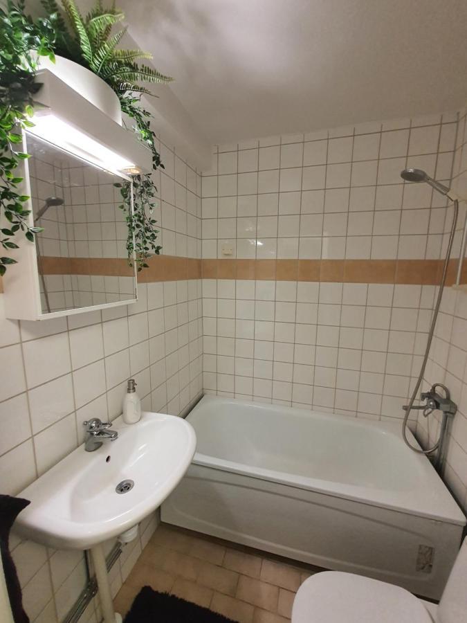 Close To The Metro And The Beach!!! With A View Of The Scandinavian Forest Stockholm Kültér fotó